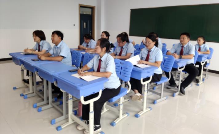 山西桐封技工学校：升学三年级爱岗敬业演讲比赛