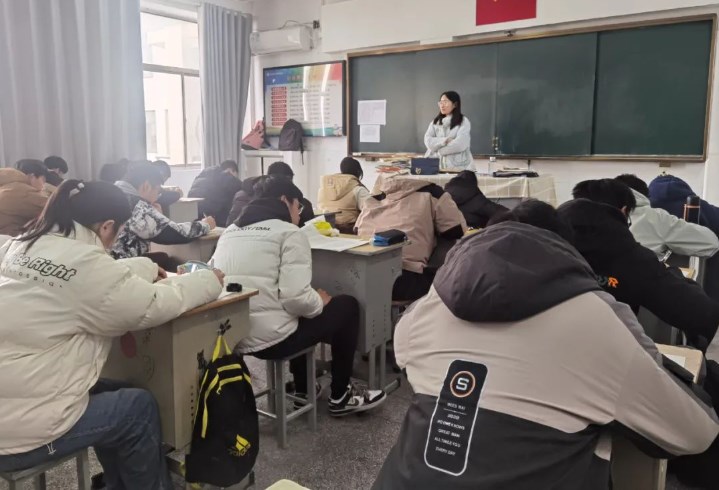 东台中专综合高中部期中考试纪实