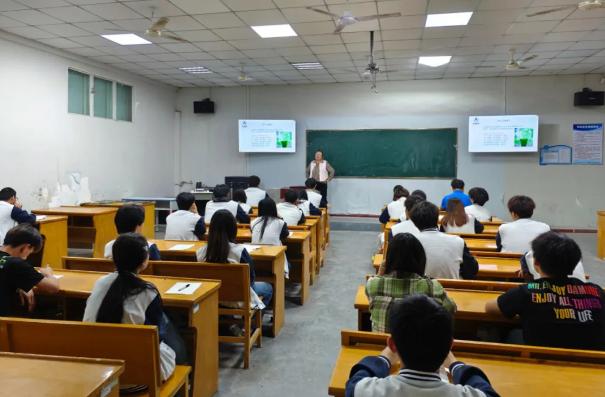 西安航天技工学校学生处开展学生干部专题培训活动